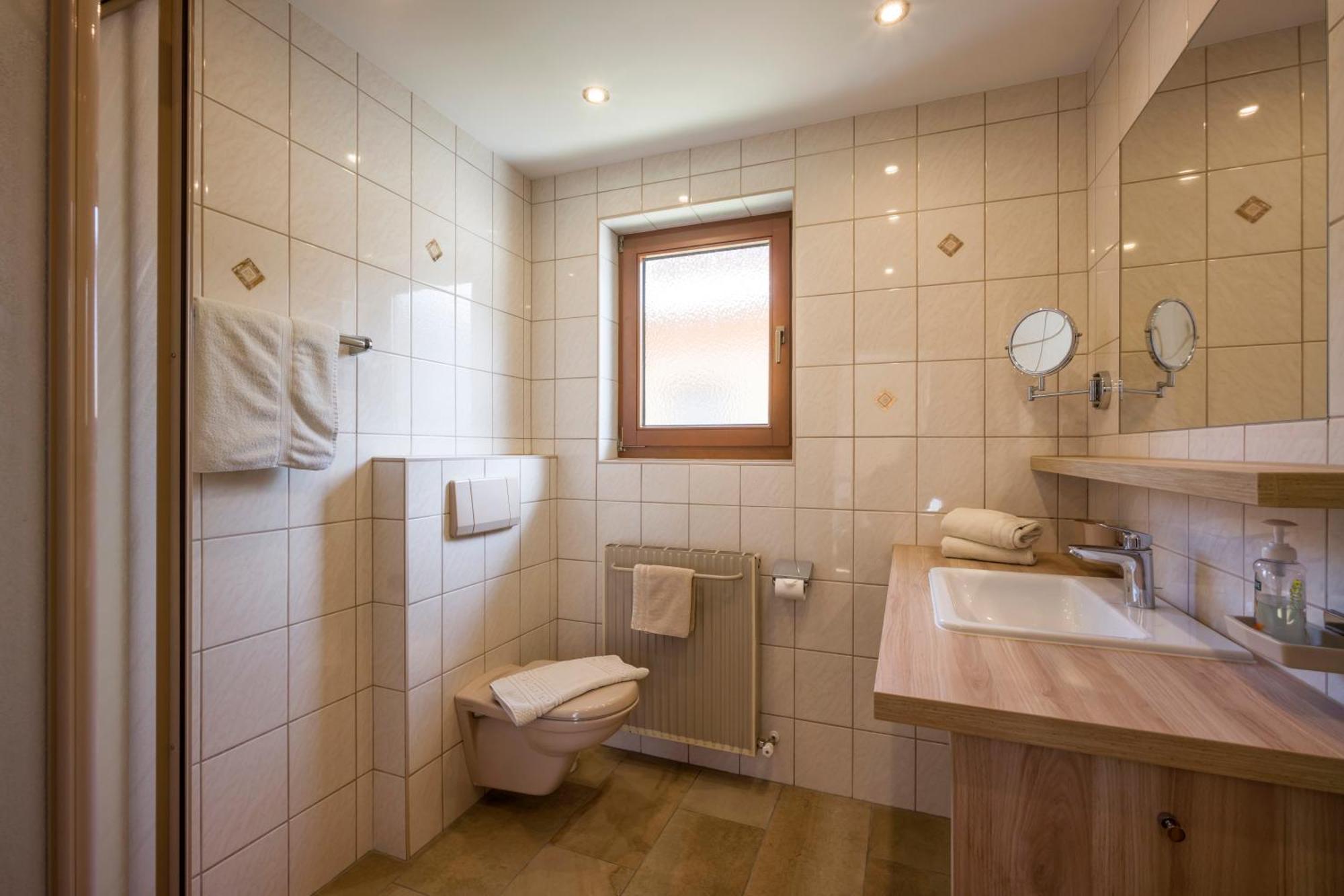 Bed and Breakfast Haus Kirchmaier Pertisau Exterior foto
